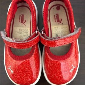 Toddler/baby girls size 6 Puma sneaker shoes